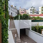 Deluxe 1 Bdr W/ Pool View By Lovelystay
