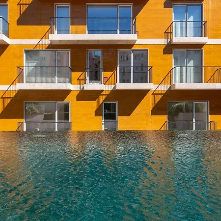 Deluxe 1 Bdr W/ Pool View By Lovelystay