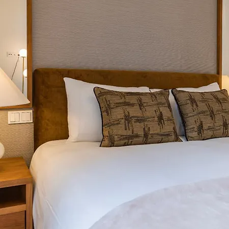 Deluxe 1 Bdr With Pool By Lovelystay Apartment Lisbon
