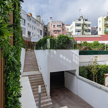 Deluxe 1 Bdr W/ Pool View By Lovelystay