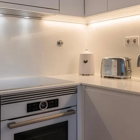 Deluxe 1 Bdr With Pool By Lovelystay Apartment Lisbon