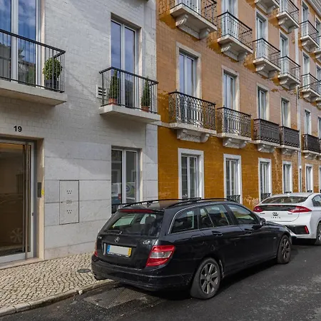 Deluxe 1 Bdr With Pool By Lovelystay Apartment Lisbon